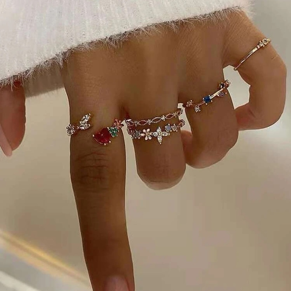 5 pc heart and floral design ring set